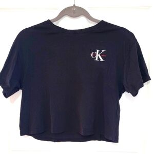 (XS)🔥CK Calvin Klein Jeans🔥Black Crop Tee👚 Ptp 17 × L 17.5"